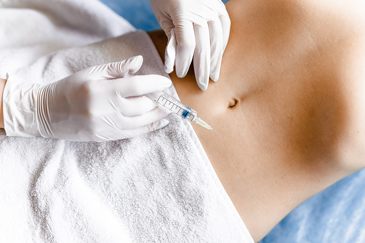 Man injecting semaglutide in the belly